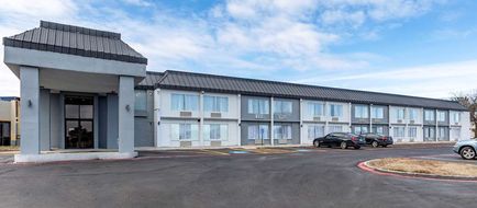 Quality Inn & Suites Exterior