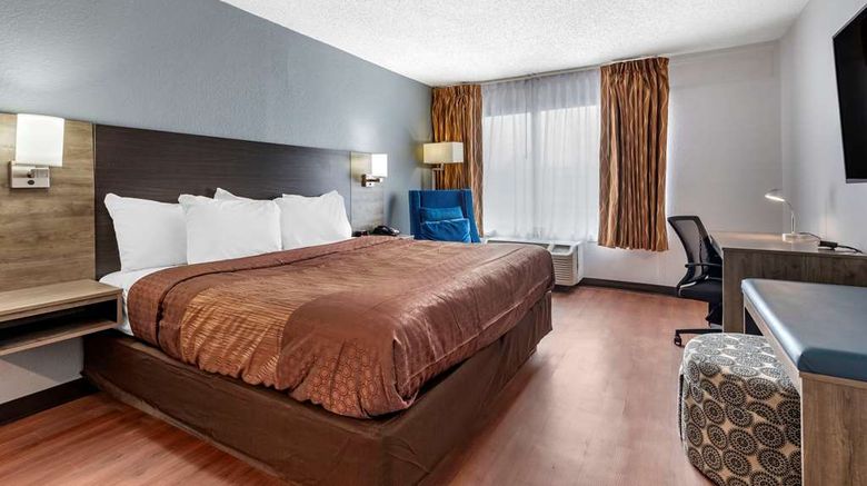 <b>Quality Inn & Suites Room</b>. Images powered by <a href="https://iceportal.shijigroup.com/" title="IcePortal" target="_blank">IcePortal</a>.