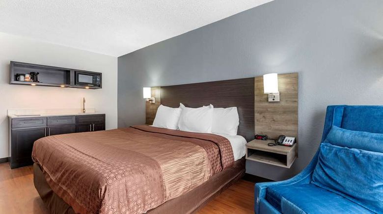 <b>Quality Inn & Suites Room</b>. Images powered by <a href="https://iceportal.shijigroup.com/" title="IcePortal" target="_blank">IcePortal</a>.