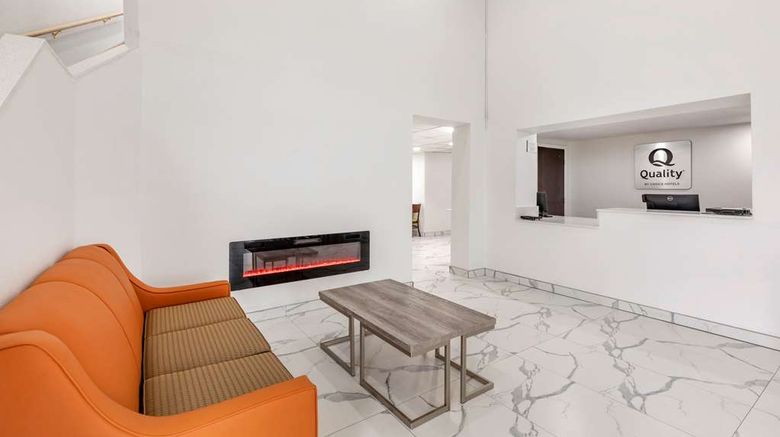 <b>Quality Inn & Suites Lobby</b>. Images powered by <a href="https://iceportal.shijigroup.com/" title="IcePortal" target="_blank">IcePortal</a>.