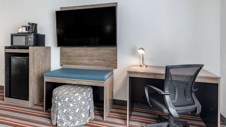 <b>Quality Inn & Suites Suite</b>. Images powered by <a href="https://iceportal.shijigroup.com/" title="IcePortal" target="_blank">IcePortal</a>.