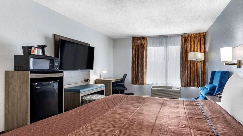 <b>Quality Inn & Suites Suite</b>. Images powered by <a href="https://iceportal.shijigroup.com/" title="IcePortal" target="_blank">IcePortal</a>.