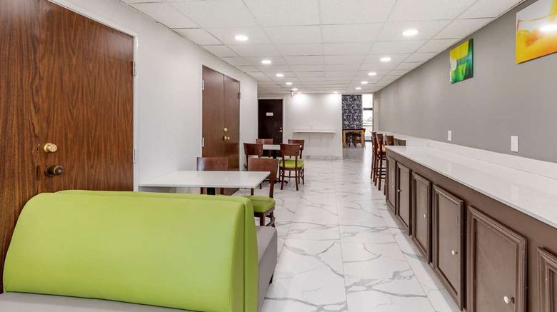 <b>Quality Inn & Suites Restaurant</b>. Images powered by <a href="https://iceportal.shijigroup.com/" title="IcePortal" target="_blank">IcePortal</a>.
