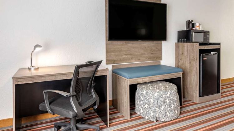 Quality Inn & Suites Room