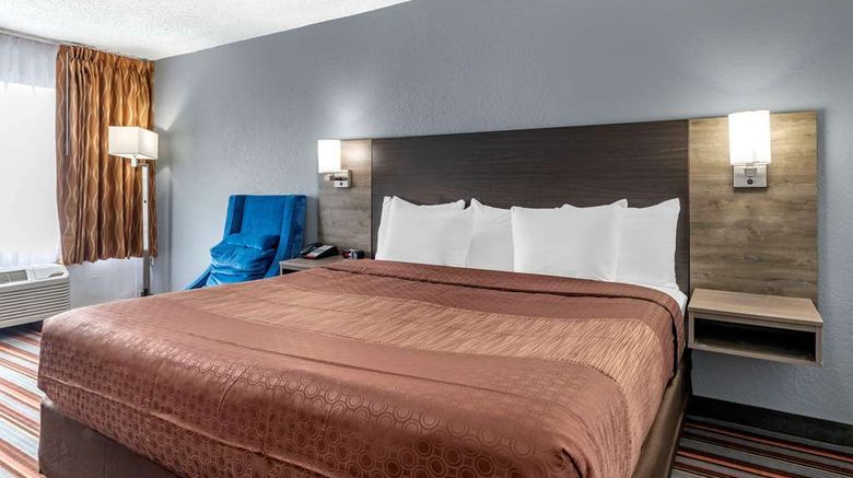 <b>Quality Inn & Suites Suite</b>. Images powered by <a href="https://iceportal.shijigroup.com/" title="IcePortal" target="_blank">IcePortal</a>.
