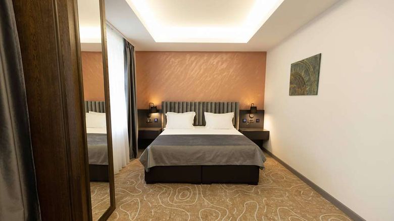 <b>Atlas Room</b>. Images powered by <a href="https://iceportal.shijigroup.com/" title="IcePortal" target="_blank">IcePortal</a>.