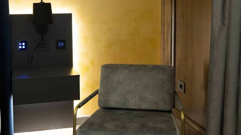 <b>Atlas Room</b>. Images powered by <a href="https://iceportal.shijigroup.com/" title="IcePortal" target="_blank">IcePortal</a>.