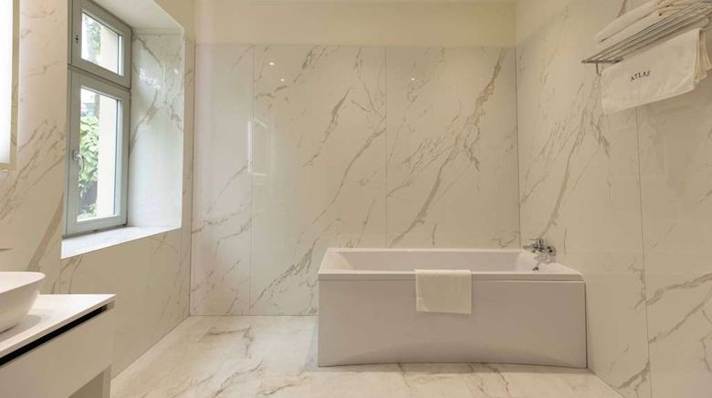 <b>Atlas Room</b>. Images powered by <a href="https://iceportal.shijigroup.com/" title="IcePortal" target="_blank">IcePortal</a>.