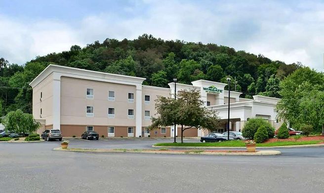 Wingate by Wyndham Steubenville Exterior