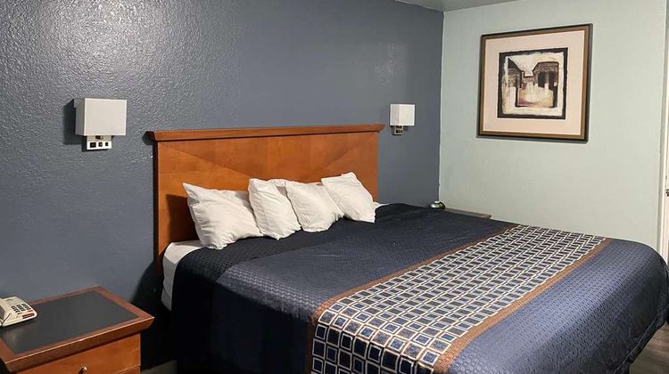 Days Inn by Wyndham Pratt Room