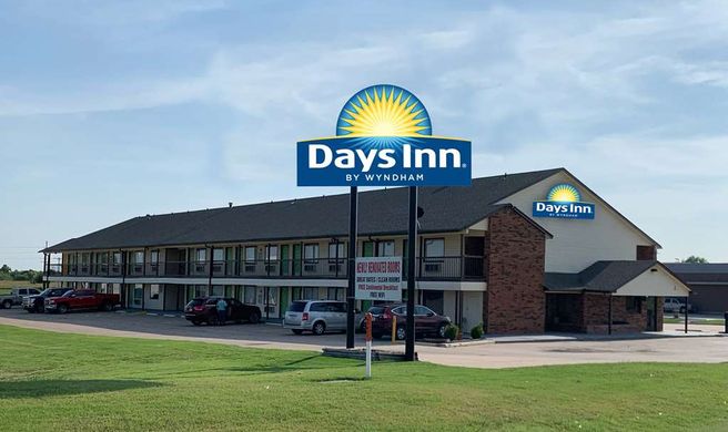 Days Inn by Wyndham Pratt Exterior
