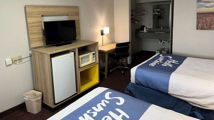 Days Inn by Wyndham Pratt Room