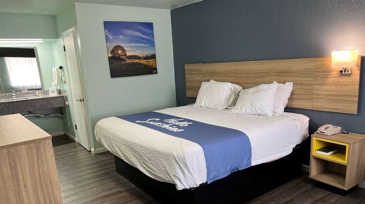 Days Inn by Wyndham Pratt Room