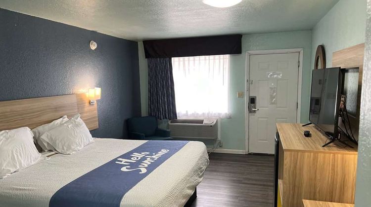Days Inn by Wyndham Pratt Room