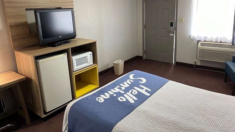 Days Inn by Wyndham Pratt Room