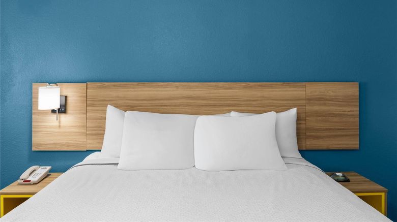 <b>Days Inn by Wyndham Pratt Room</b>. Images powered by <a href="https://iceportal.shijigroup.com/" title="IcePortal" target="_blank">IcePortal</a>.