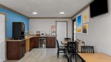 <b>Days Inn by Wyndham Pratt Lobby</b>. Images powered by <a href="https://iceportal.shijigroup.com/" title="IcePortal" target="_blank">IcePortal</a>.