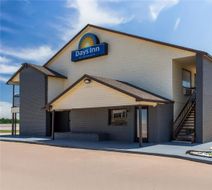 Days Inn by Wyndham Pratt Exterior