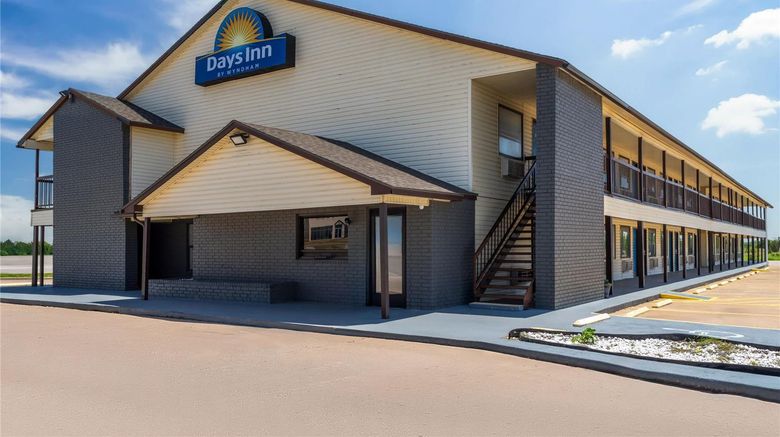 <b>Days Inn by Wyndham Pratt Exterior</b>. Images powered by <a href="https://iceportal.shijigroup.com/" title="IcePortal" target="_blank">IcePortal</a>.
