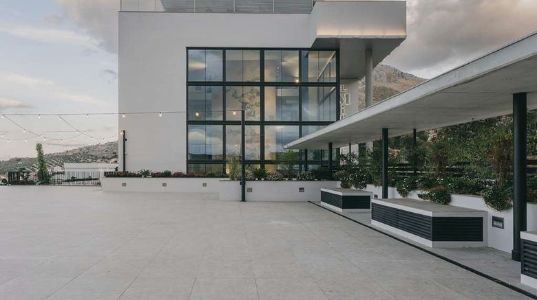 <b>El Mirador Meeting</b>. Images powered by <a href="https://iceportal.shijigroup.com/" title="IcePortal" target="_blank">IcePortal</a>.