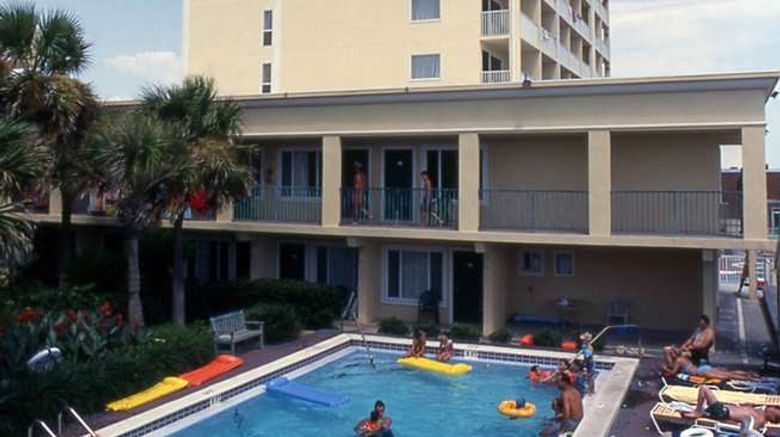 <b>Flamingo Motel Pool</b>. Images powered by <a href="https://iceportal.shijigroup.com/" title="IcePortal" target="_blank">IcePortal</a>.