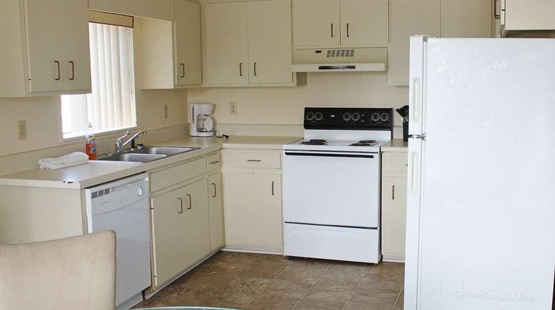 <b>Flamingo Motel Suite</b>. Images powered by <a href="https://iceportal.shijigroup.com/" title="IcePortal" target="_blank">IcePortal</a>.