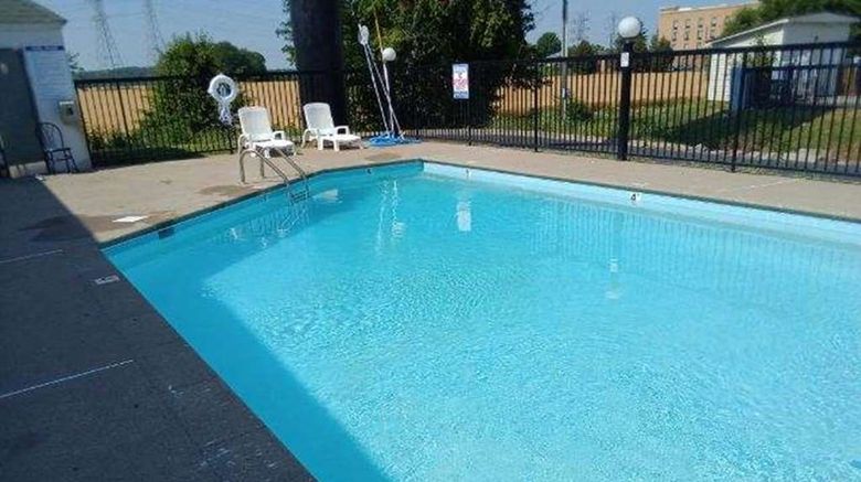 <b>Howard Johnson by Wyndham Clarksville Pool</b>. Images powered by <a href="https://iceportal.shijigroup.com/" title="IcePortal" target="_blank">IcePortal</a>.