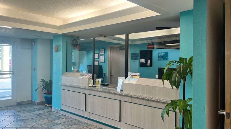 <b>Howard Johnson by Wyndham Clarksville Lobby</b>. Images powered by <a href="https://iceportal.shijigroup.com/" title="IcePortal" target="_blank">IcePortal</a>.