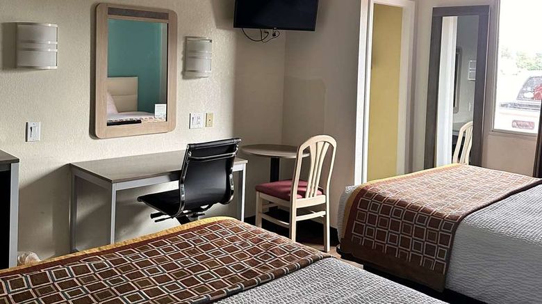 <b>Howard Johnson by Wyndham Clarksville Room</b>. Images powered by <a href="https://iceportal.shijigroup.com/" title="IcePortal" target="_blank">IcePortal</a>.