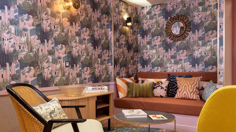 <b>Hotel Jardin de Cluny Lobby</b>. Images powered by <a href="https://iceportal.shijigroup.com/" title="IcePortal" target="_blank">IcePortal</a>.