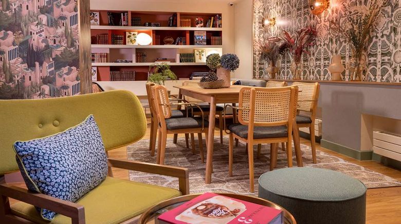 <b>Hotel Jardin de Cluny Lobby</b>. Images powered by <a href="https://iceportal.shijigroup.com/" title="IcePortal" target="_blank">IcePortal</a>.