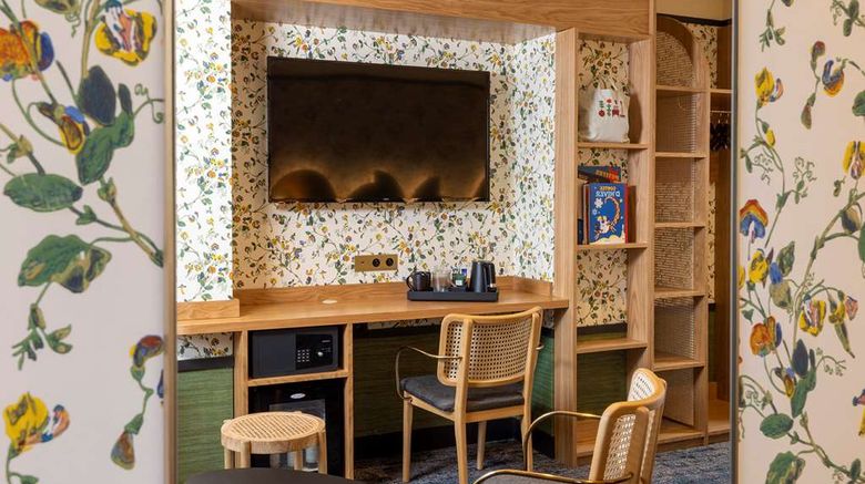 <b>Hotel Jardin de Cluny Suite</b>. Images powered by <a href="https://iceportal.shijigroup.com/" title="IcePortal" target="_blank">IcePortal</a>.