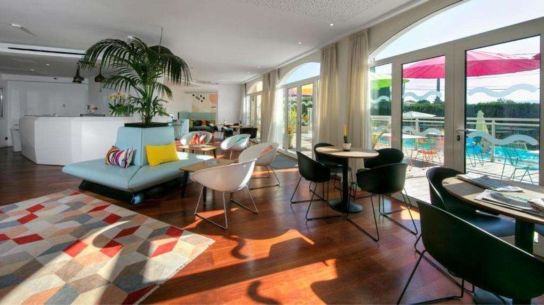 <b>Adonis Mougins - Ancien Domaine de Mai Restaurant</b>. Images powered by <a href="https://iceportal.shijigroup.com/" title="IcePortal" target="_blank">IcePortal</a>.