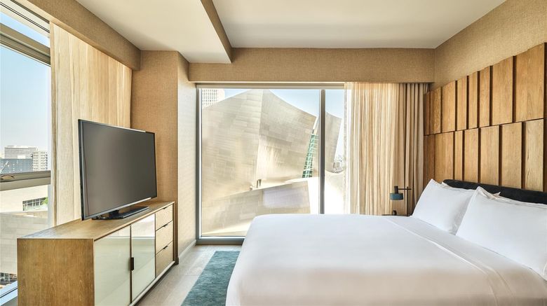 <b>Conrad Los Angeles Room</b>. Images powered by <a href="https://iceportal.shijigroup.com/" title="IcePortal" target="_blank">IcePortal</a>.