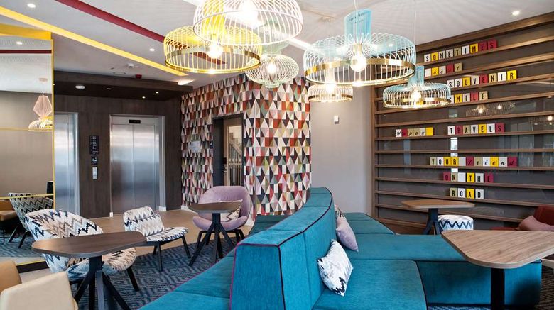 <b>Hampton by Hilton Regensburg Lobby</b>. Images powered by <a href="https://iceportal.shijigroup.com/" title="IcePortal" target="_blank">IcePortal</a>.