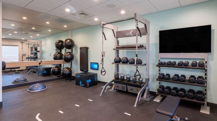 Tru by Hilton Naperville Health