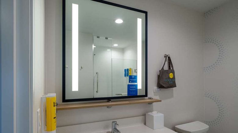<b>Tru by Hilton Naperville Room</b>. Images powered by <a href="https://iceportal.shijigroup.com/" title="IcePortal" target="_blank">IcePortal</a>.