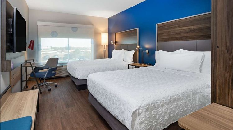 Tru by Hilton Naperville Room