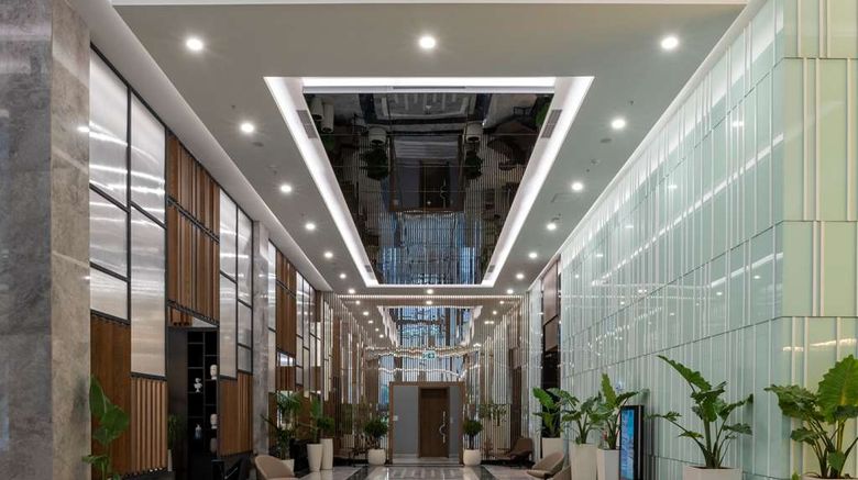 <b>DoubleTree by Hilton Manisa Lobby</b>. Images powered by <a href="https://iceportal.shijigroup.com/" title="IcePortal" target="_blank">IcePortal</a>.