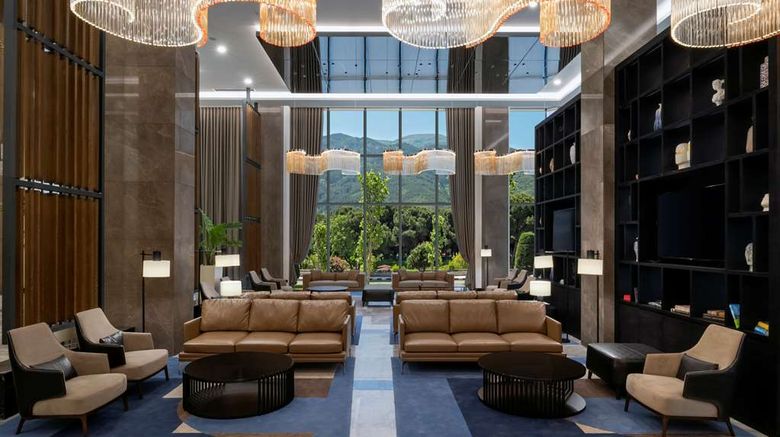 <b>DoubleTree by Hilton Manisa Lobby</b>. Images powered by <a href="https://iceportal.shijigroup.com/" title="IcePortal" target="_blank">IcePortal</a>.