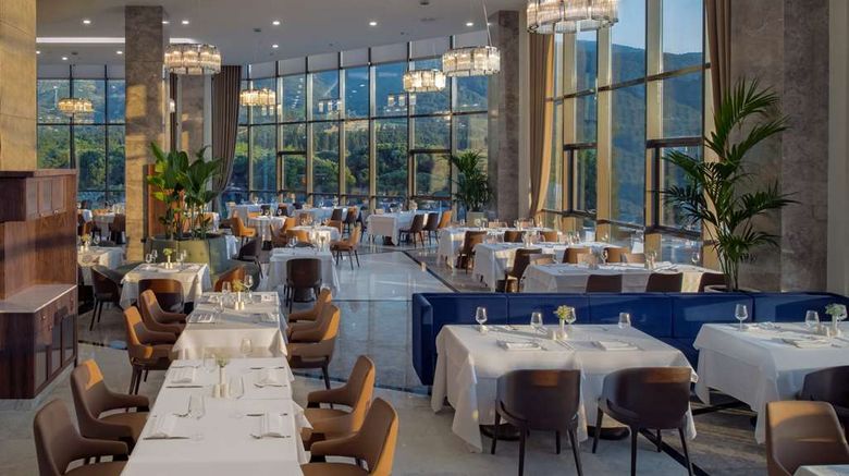 <b>DoubleTree by Hilton Manisa Restaurant</b>. Images powered by <a href="https://iceportal.shijigroup.com/" title="IcePortal" target="_blank">IcePortal</a>.