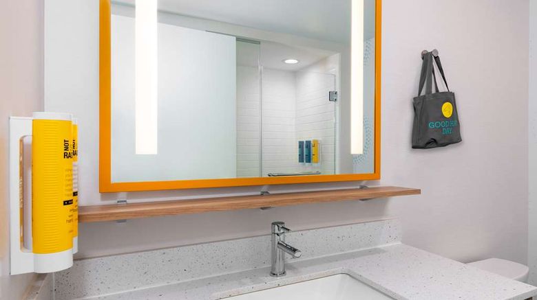 <b>Tru by Hilton Wilmington Room</b>. Images powered by <a href="https://iceportal.shijigroup.com/" title="IcePortal" target="_blank">IcePortal</a>.