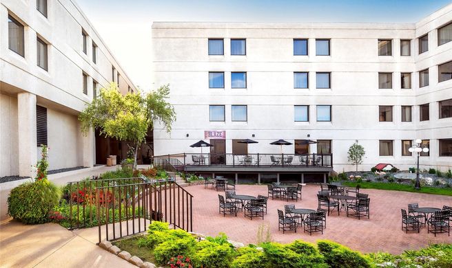 Hilton Appleton Paper Valley Exterior