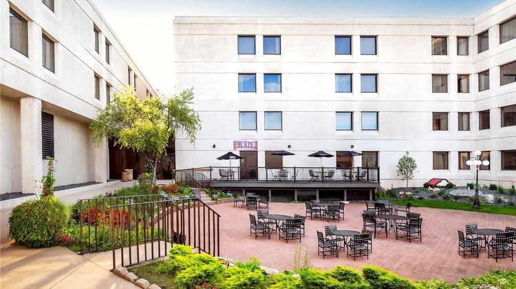 Hilton Appleton Paper Valley Exterior