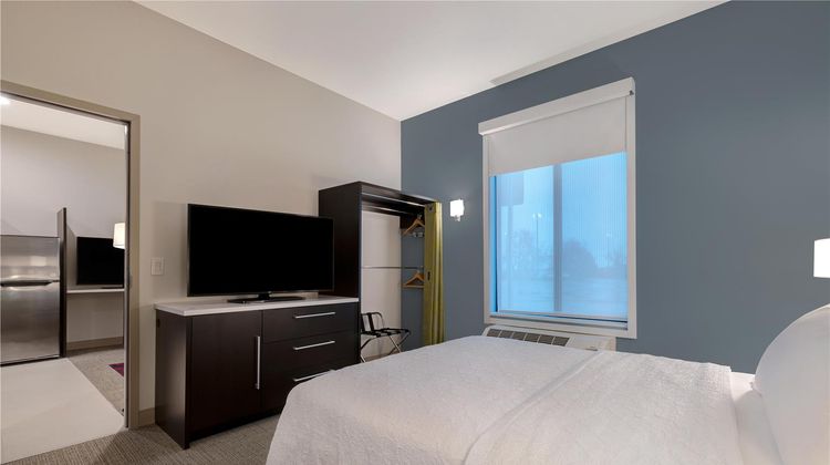 Home2 Suites by Hilton Redding Room