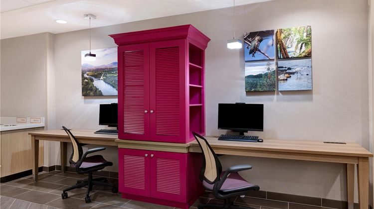 Home2 Suites by Hilton Redding Lobby