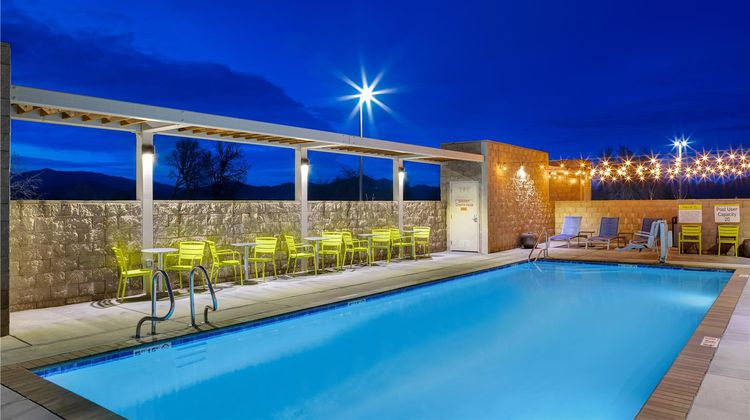 Home2 Suites by Hilton Redding Pool