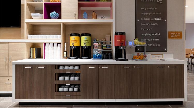 Home2 Suites by Hilton Redding Lobby