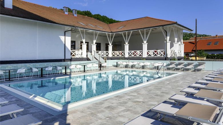 <b>Mercure Tokaj Center Pool</b>. Images powered by <a href="https://iceportal.shijigroup.com/" title="IcePortal" target="_blank">IcePortal</a>.