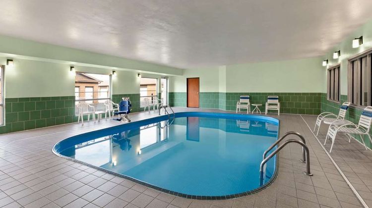Wingate by Wyndham Marion Pool